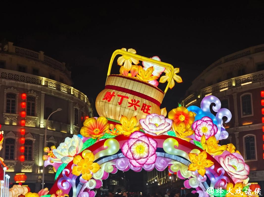 看花灯，赏英歌，品潮味，汕头新春灯会引燃年味狂欢