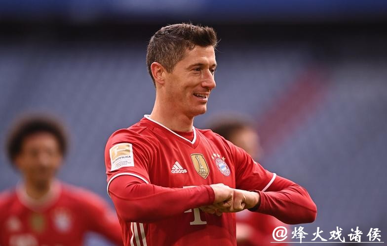 德甲官方:莱万当选本轮最佳球员 新赛季5场9球 德甲官方:莱万当选本轮最佳球员 新赛季5场9球