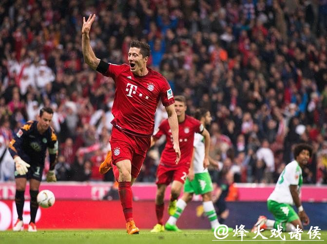 德甲官方:莱万当选本轮最佳球员 新赛季5场9球 德甲官方:莱万当选本轮最佳球员 新赛季5场9球