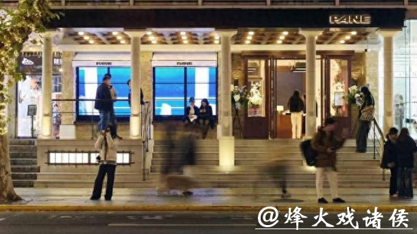 淮海路三骏齐奔腾,“时髦年轻力”点亮上海新春消费图景 淮海路三骏齐奔腾,“时髦年轻力”点亮上海新春消费图景