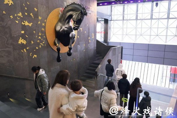 淮海路三骏齐奔腾,“时髦年轻力”点亮上海新春消费图景 淮海路三骏齐奔腾,“时髦年轻力”点亮上海新春消费图景