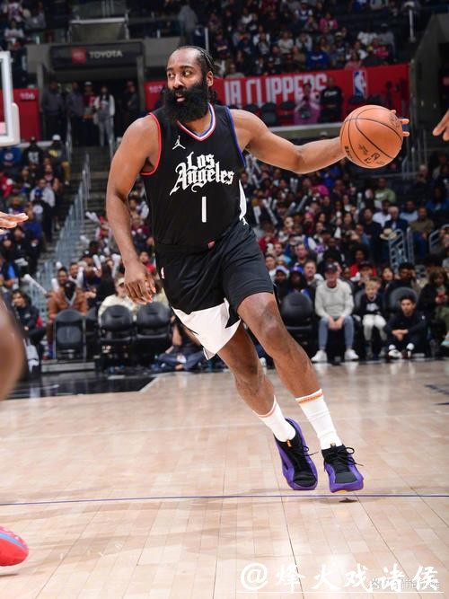 哈登里程悲快船不敌独行侠 无核雄鹿轻取奇才